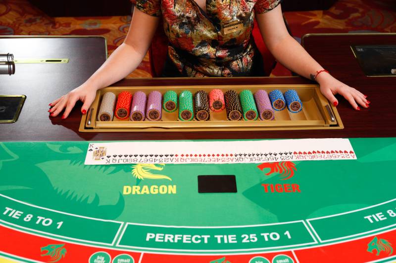 Quan sát và bắt bài của dealer