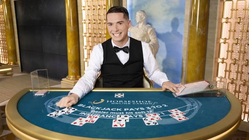 Tại sao nên học cách đọc bài dealer khi chơi live casino hello88?